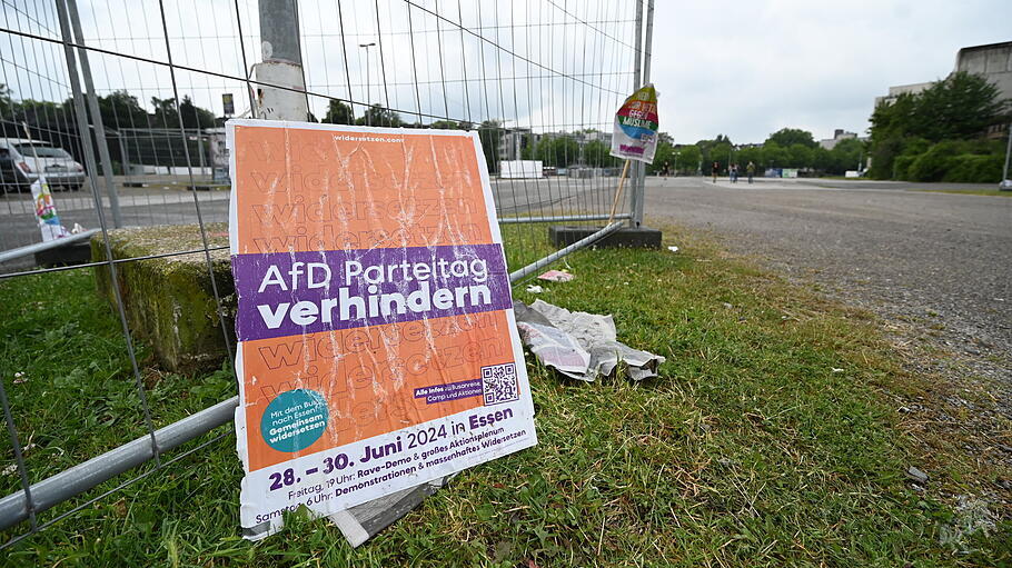 Ein Plakat ruft zur Demo gegen den AfD-Pateitag in Essen auf