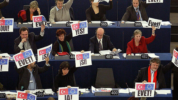 Europäisches Parlament für Beitrittsverhandlungen mit der Türkei
