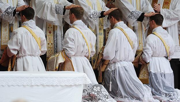 Priesterweihe der Piusbruderschaft