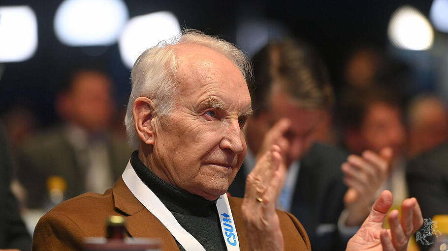 Das CSU-Urgestein Edmund Stoiber im Dezember 2025 beim CSU-Parteitag