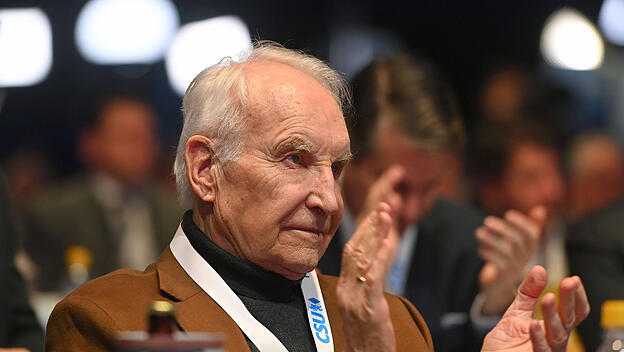 Das CSU-Urgestein Edmund Stoiber im Dezember 2025 beim CSU-Parteitag