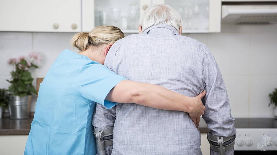 Patient mit Pflegerin