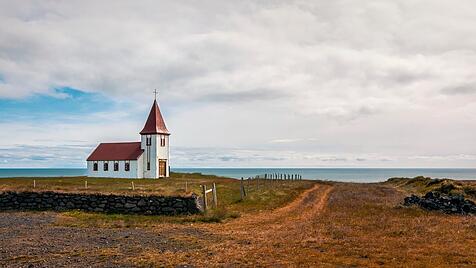 Einsame Kirche am Meer