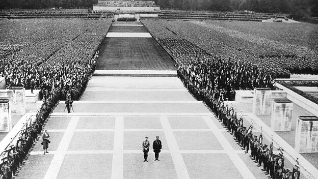 Adolf Hitler (l.) und Ernst Röhm