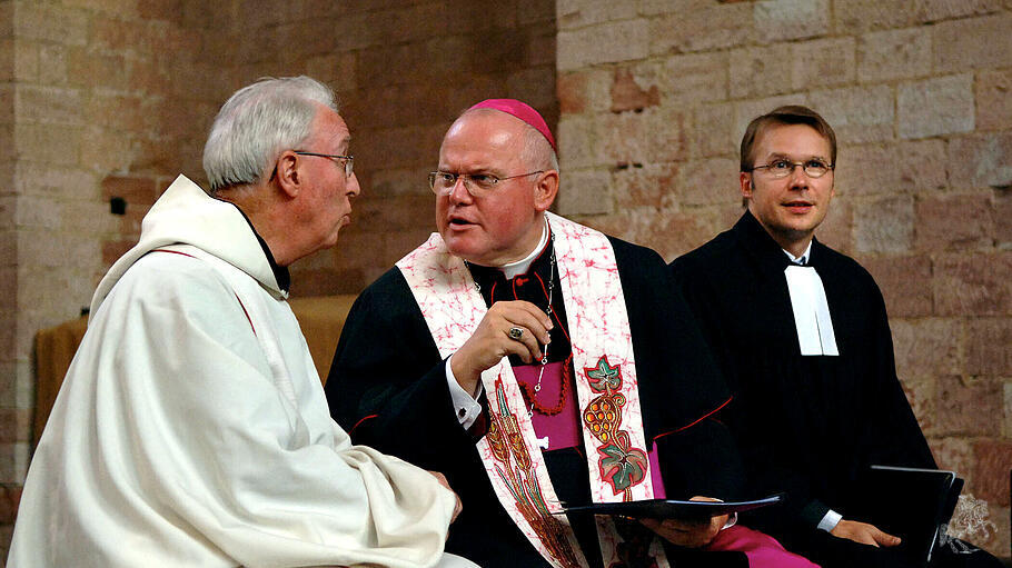 Pierre-Marie Delfieux wurde nach dem Konzil zu einem bekannten Gesicht in der Kirche. Die Aufnahme zeigt ihn im Gespräch mit Reinhard Marx.