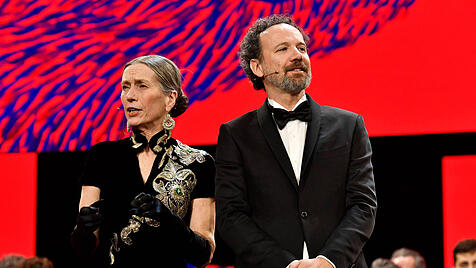 Mariette Rissenbeek und Carlo Chatrian bei der Closing Ceremony mit Preisverleihung auf der Berlinale 2024 / 74. Interna