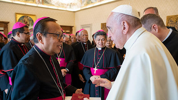 Ignatius Suharyo Hardjoatmodj und Papst Franziskus