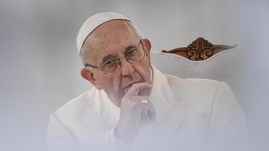 Papst Franziskus bittet alle Gläubigen in der Wel