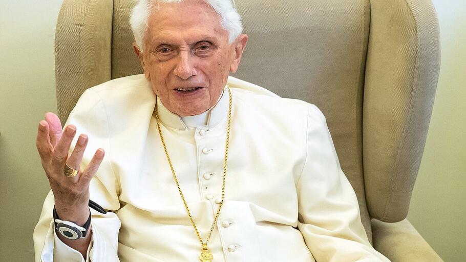 Benedikt XVI. verteidigt priesterlichen Zölibat