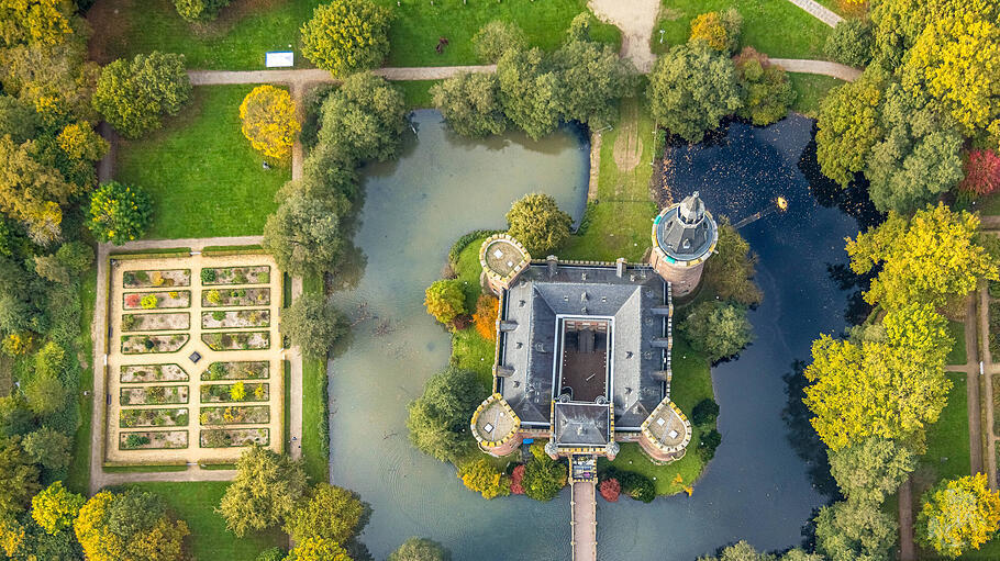 Schloss Moyland, neugotisches Wasserschloss