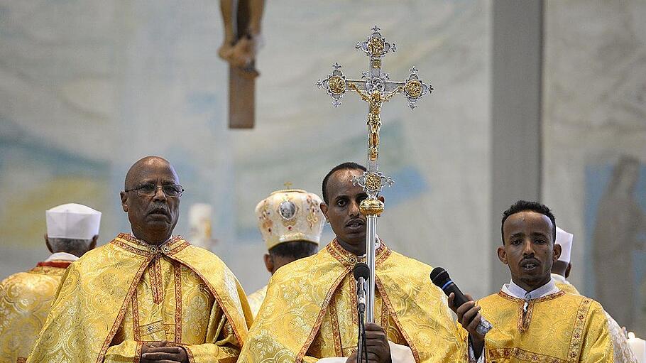 Medhanie Uqbamichael bei seiner Priesterweihe