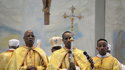 Medhanie Uqbamichael bei seiner Priesterweihe