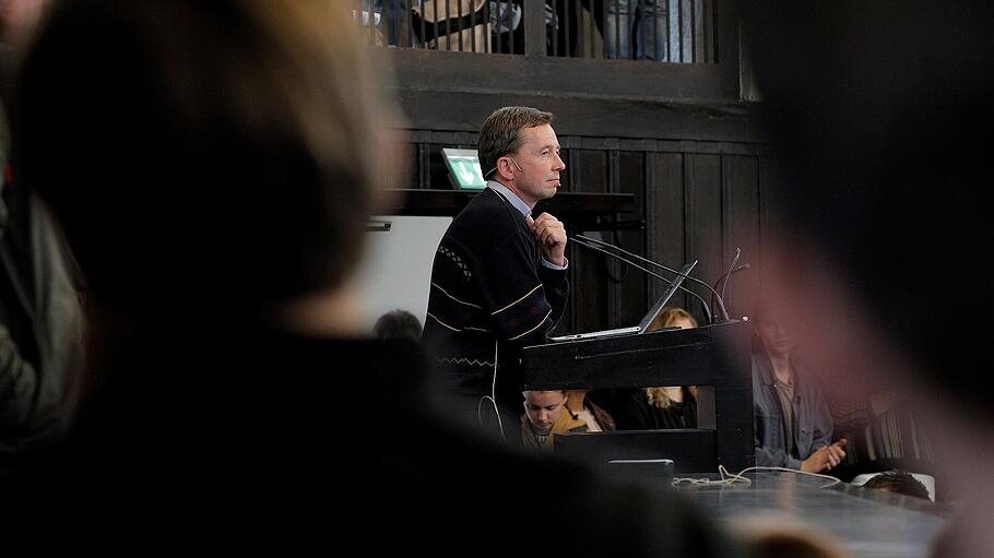 AfD-Mitgründer Lucke hält erste Uni-Vorlesung