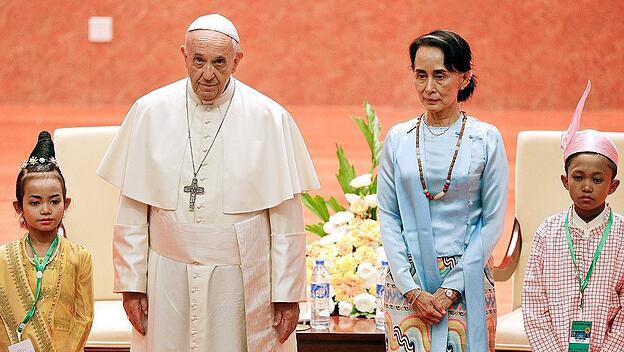 Papst Franziskus trifft Aung San Suu Kyi