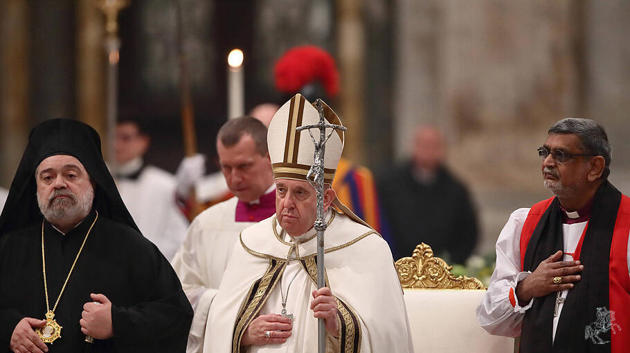 Papst Franziskus 2023  mit Vertretern anderer christlicher Glaubensgemeinschaften.
