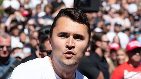 Charlie Kirk kurz vor seiner Ermordung bei einem Auftritt an der Utah Valley University