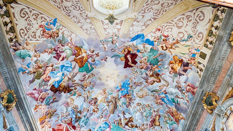 Deckenfresko, der heilige Franziskus von Assisi wird von Gottfater und Christus im Himmel aufgenommen, Kapelle XX am Sac