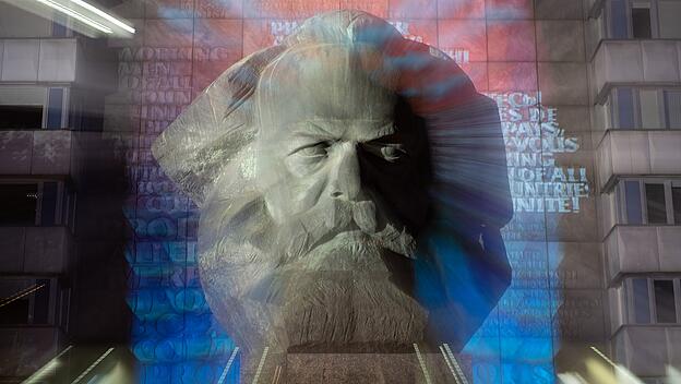 Lichtkunstinstallation Karl-Marx-Monument