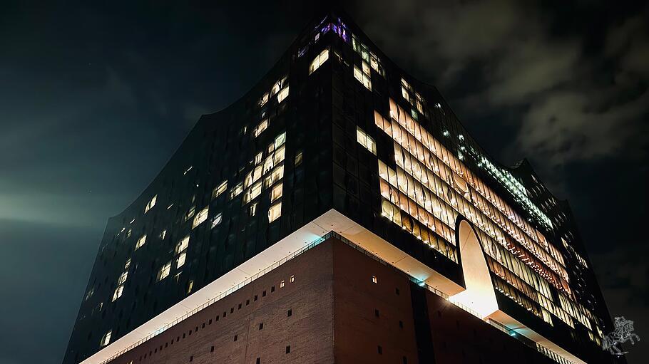 Weil Konzerte vor allem über Steuergelder finanziert werden, sind die Eintrittskarten erschwinglich. In der Hamburger Elbphilharmonie (Foto), deren Entstehungskosten 800 Millionen Euro betrugen, gibt es Tickets bereits ab 20 Euro. Die Akustik ist auf allen Plätzen gut.