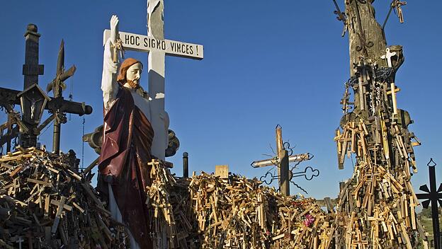 Kreuze auf dem Kryziu Kalnas im litauischen Siauliai erinnern an den Widerstand gegen die russische Besatzung.