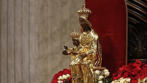 Figur der Gottesmutter Maria mit Jesuskind