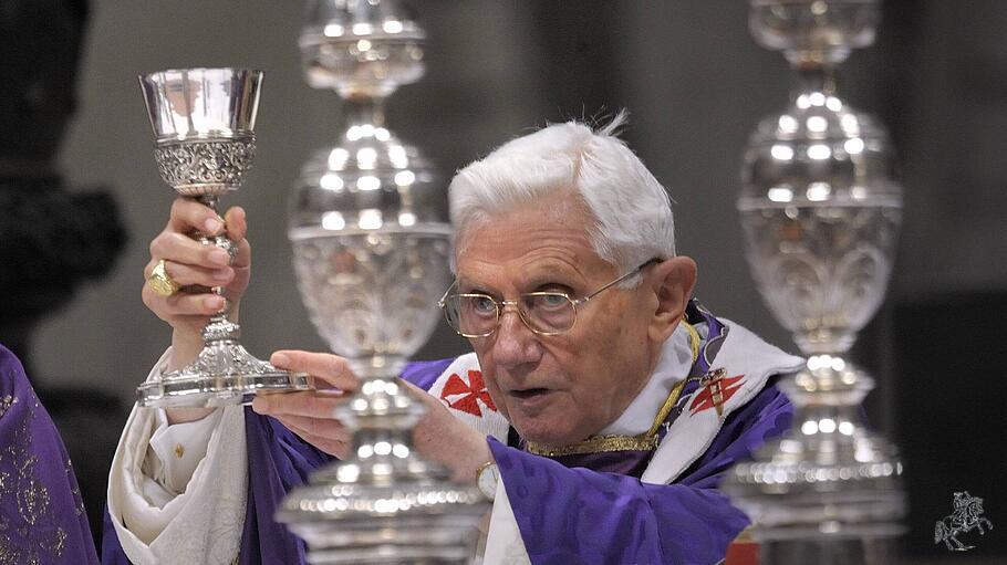 Benedikt XVI. zelebriert den Aschermittwochsgottesdienst 2013
