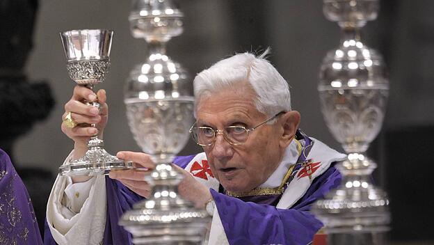 Benedikt XVI. zelebriert den Aschermittwochsgottesdienst 2013