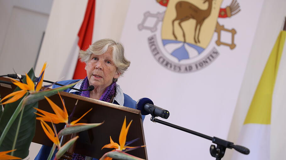 Hanna-Barbara Gerl-Falkovitz beim „Internationalen Bildungsgipfels“ auf Schloss Trumau