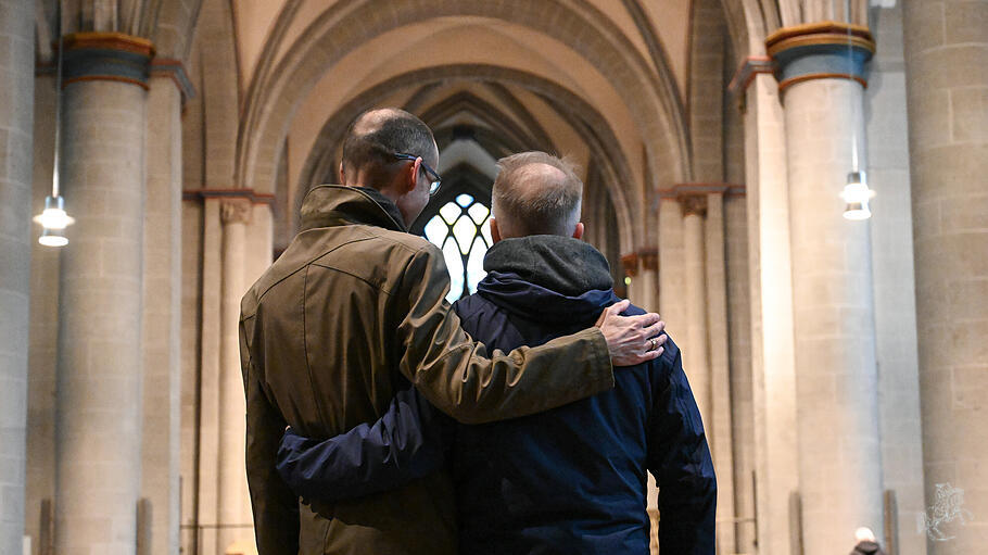 Die Kirche bleibt gleichgeschlechtlichen Paaren eine klare pastorale Linie schuldig, wenn sie im Namen der Seelsorge Verwirrung schafft.