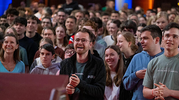 Hellwache und fröhliche Gesichter: Das Pfingstfest in Ulm hat Jugendliche gestärkt für ihren Alltag als Christen.