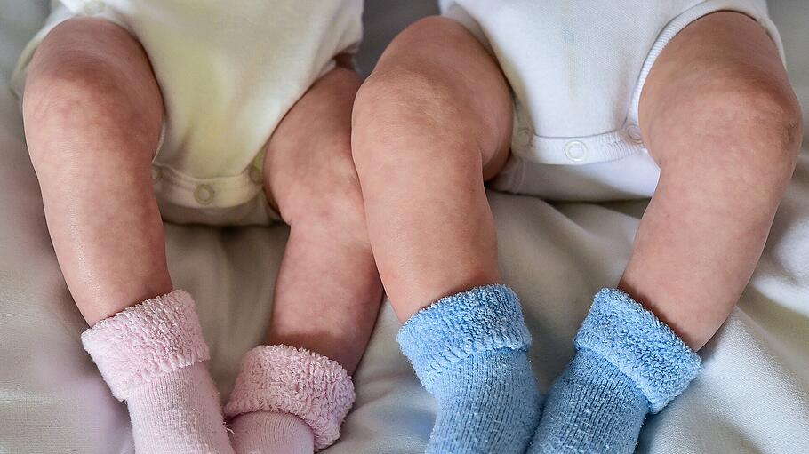 Frankreich öffnet Zeugung von Kindern im Labor