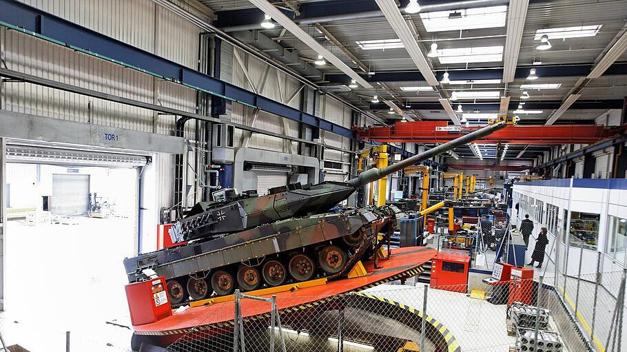 Panzer in Fabrikhalle in München