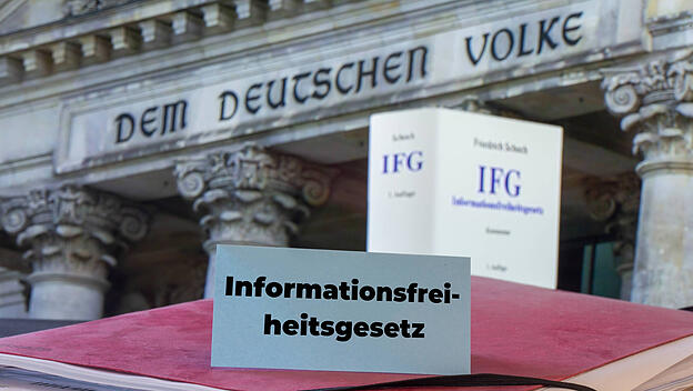 Fotomontage Informationsfreiheitsgesetz