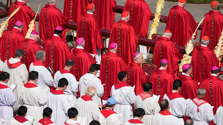 Werden bald Gremien statt Bischöfen entscheiden?