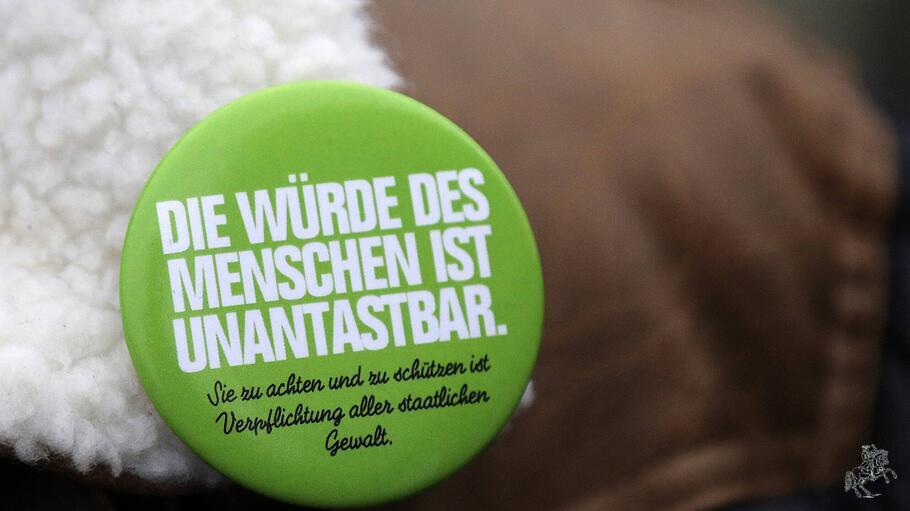 Würde des Menschen ist unantastbar