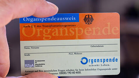 Nahaufnahme von einem Organspendeausweis