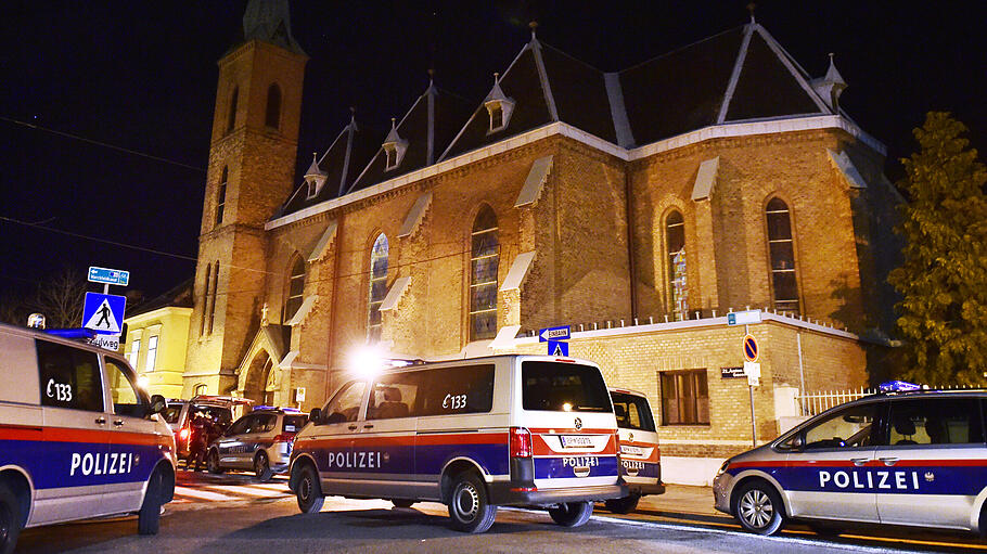 Überfall in Wiener Kirche - fünf Ordensbrüder verletzt