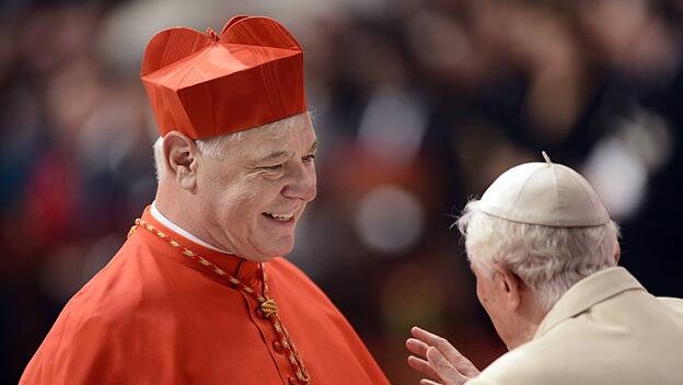 Kardinal M&uuml;ller mit dem emeritierten Papst Benedikt XVI. im Jahr 2014