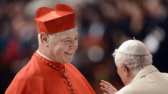 Le cardinal Müller avec le pape émérite Benoît XVI en 2014
