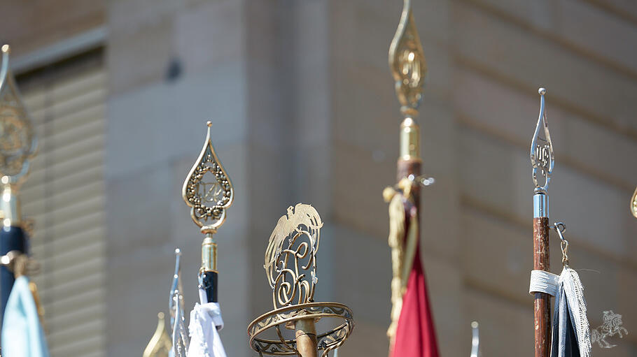 Fahnenspitzen von Studentenverbindungen