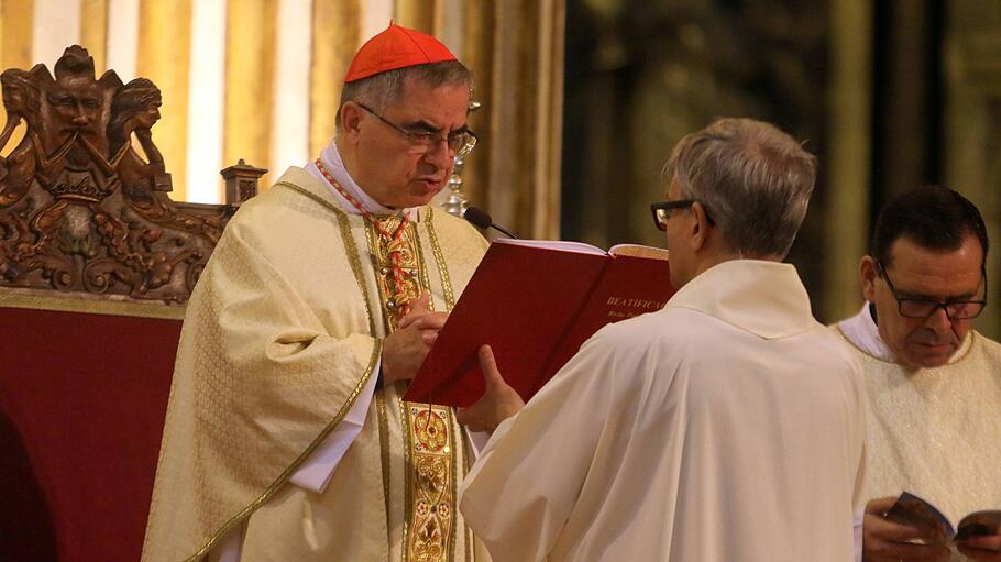 Kardinal Giovanni Angelo Becciu bei einer feierlichen Liturgie