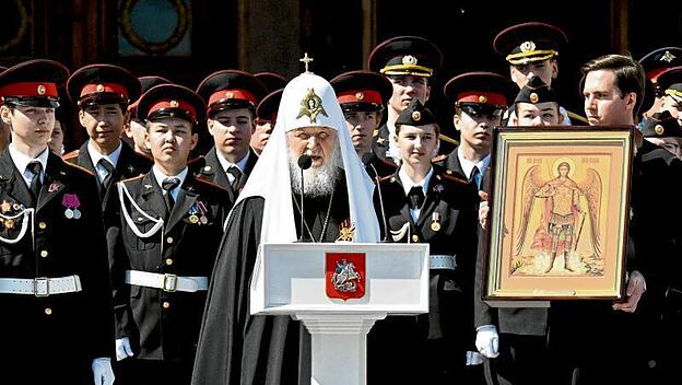 Kyrill verkörpert wie kein anderer die enge Verbindung von russisch-orthodoxer Kirche, Armee und Staat