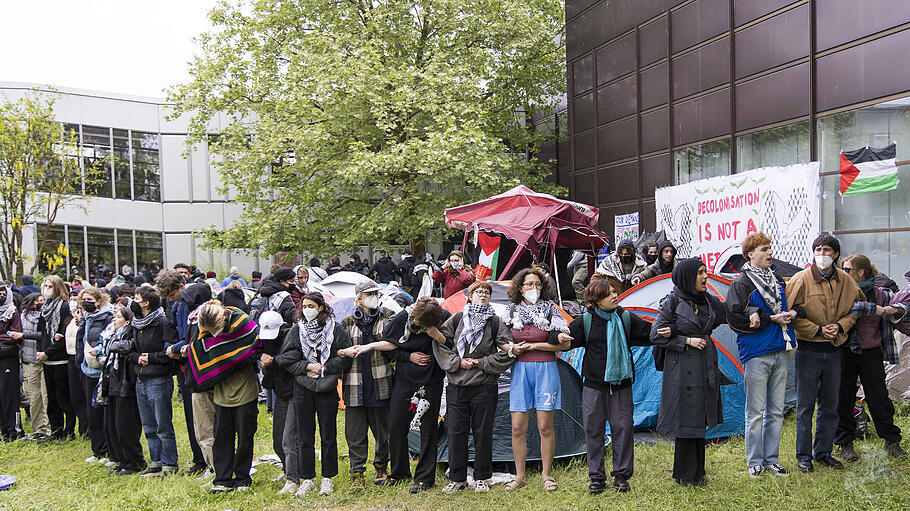 Pro-palästinensische Demonstranten an der Freien Universität Berlin im Jahr 2024