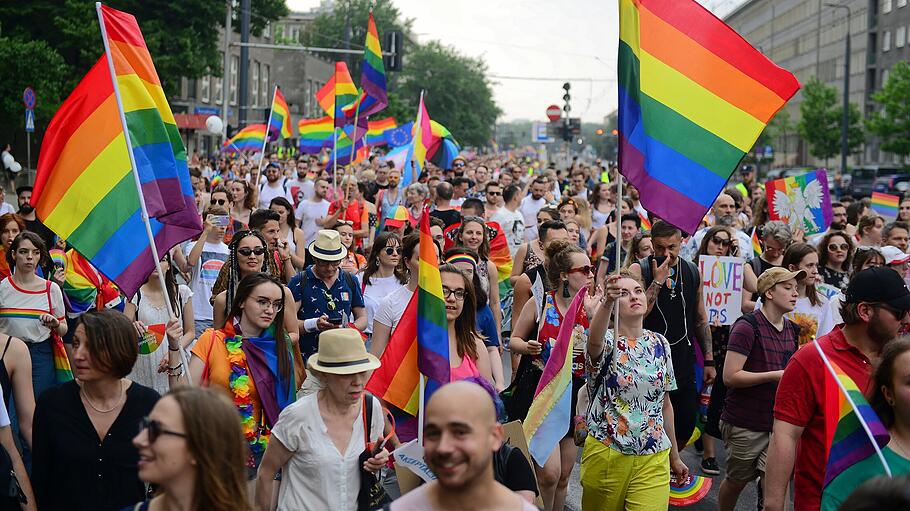 LGBT-Organisationen nehmen an der Waschauer "Equality Parade" teil
