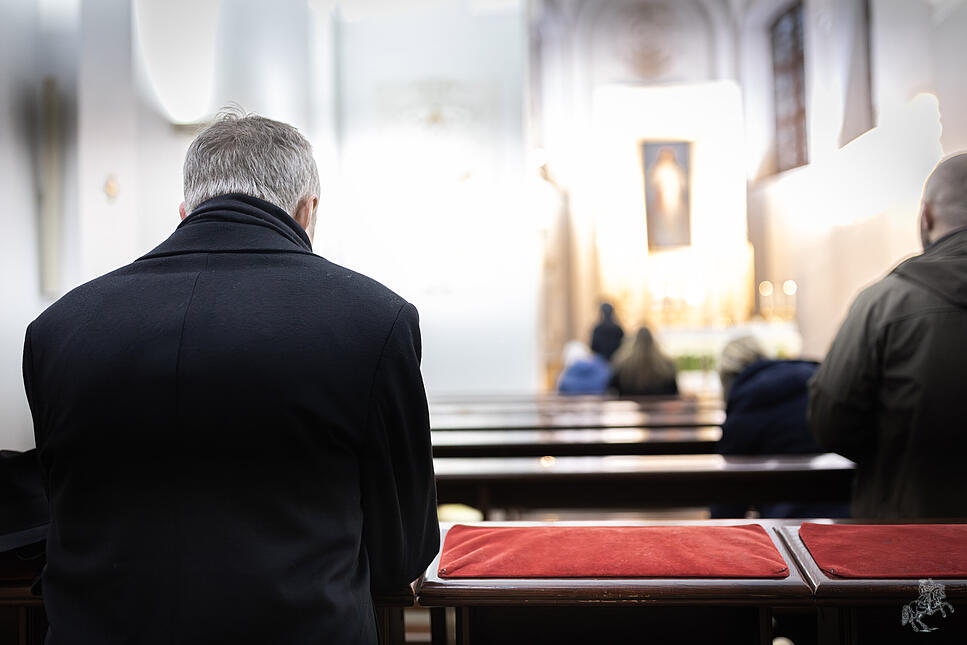 Spaziergang mit Erzbischof Georg Gänswein.