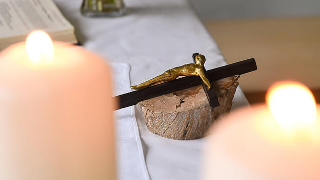 Kreuz beim Gottesdienst