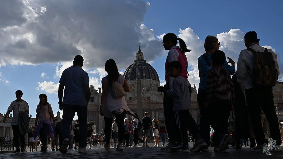 Papst Leo wird operiert