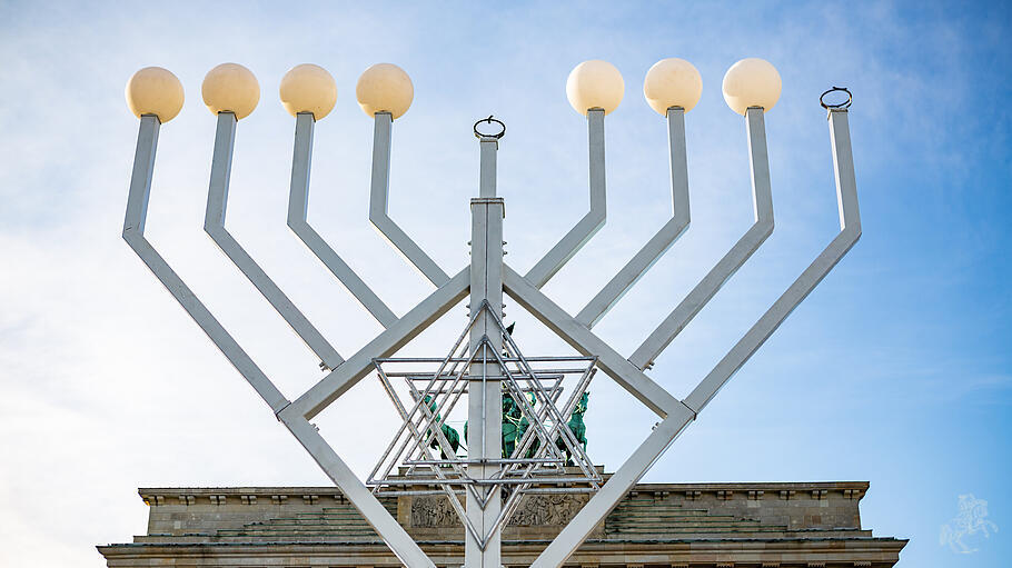 Chanukka-Leuchter vor dem Brandenburger Tor