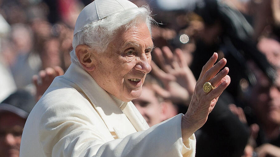 Papst Benedikt XVI. verteidigt Rücktritt