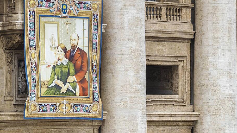 Oct 18 2015 Vatican City Vatican Pope Francis celebrates a Holy Mass for the canonization of